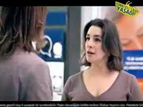 Gülben Ergen Mukaddes Turkcell reklami (GÜLBENIN SUCU NE ?)