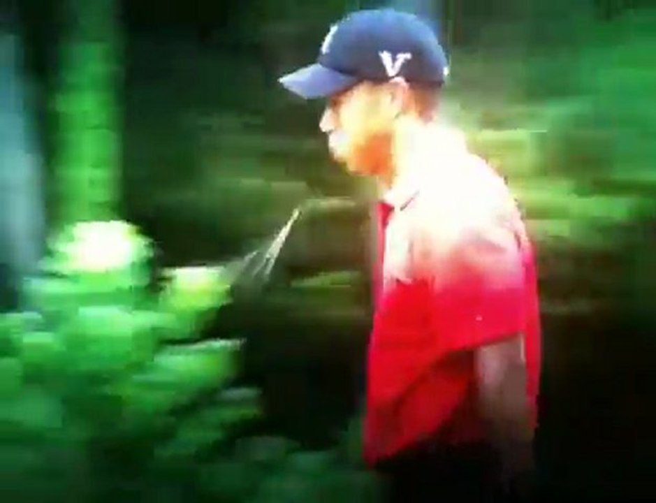 Tiger_Woods_Spitting_A_Loogie_[www.keepvid.com]