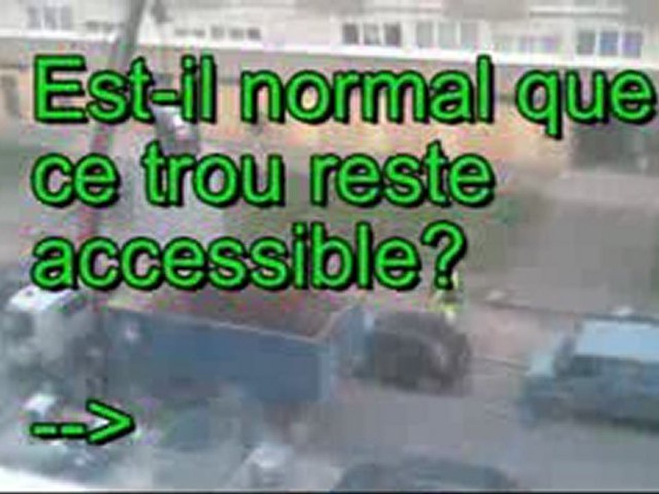 Un conteneur tombe sur deux voitures à Bondy