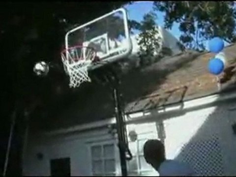 Beckham and Garnett shoot hoops