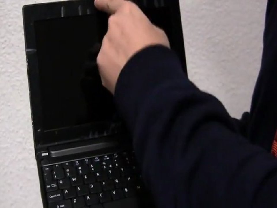 Acer Aspire One D522 hands on (AMD Fusion)