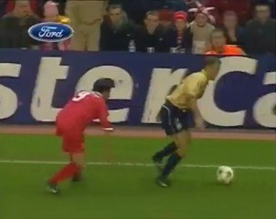 Marc Overmars  Liverpool FC Vs FC Barcelona 20.11.2001