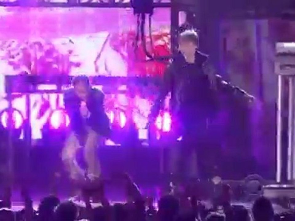 Justin Bieber & Usher – medley