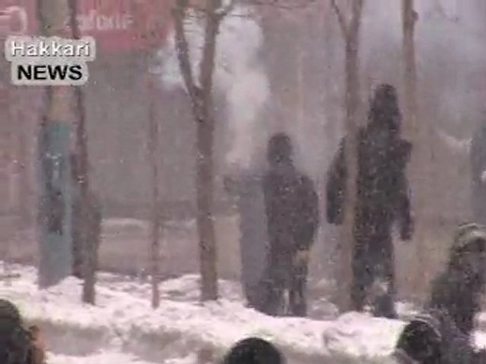 15 Şubat Olayları Giderek Şiddetleniyor