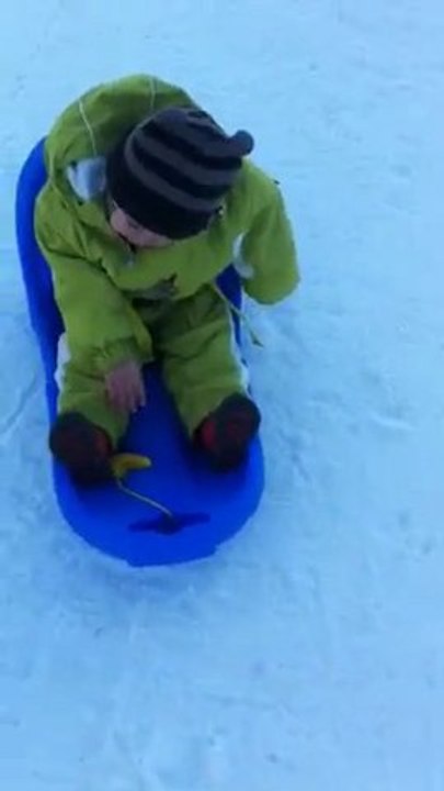 maxence fait de la luge aux 2 alpes