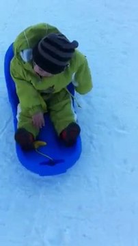 maxence fait de la luge aux 2 alpes