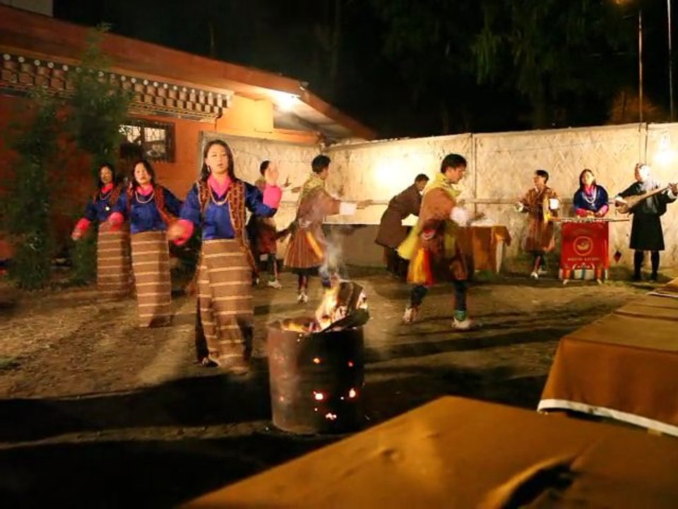AUTRE DANSE A TIMPHU BOUTHAN