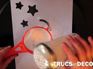 Décoration de gâteau avec un pochoir par TrucsetDeco.com