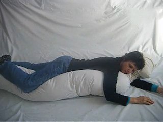 How To Use A Body Pillow For Support