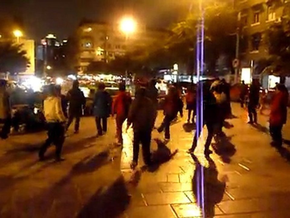 00053 Danse de rue à Chengdu 1