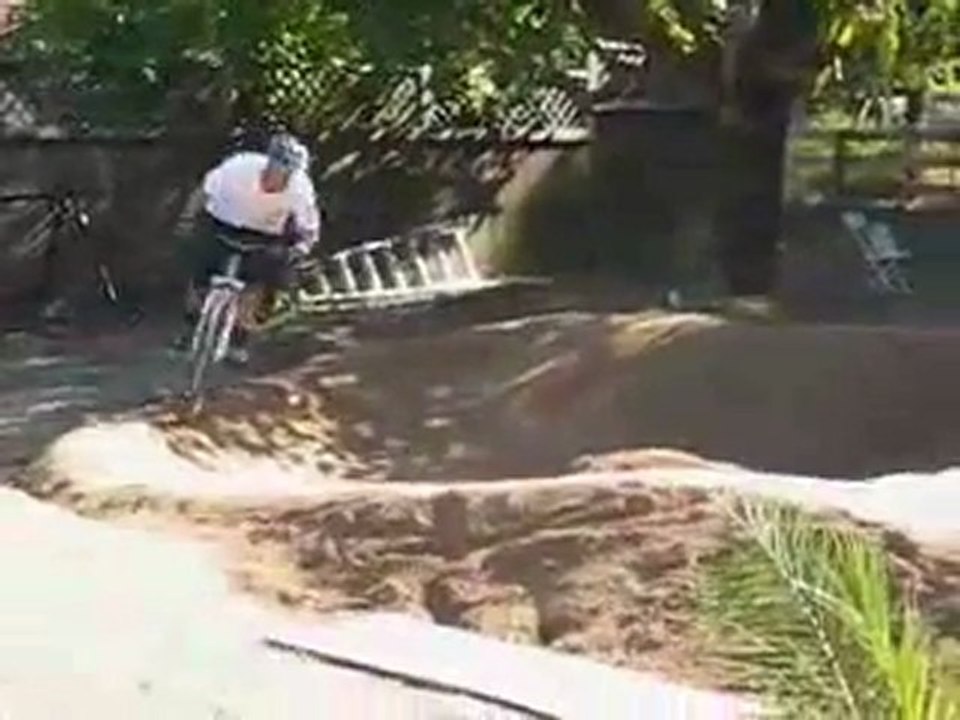 mountain bike vid wid pump lines and dirt jumps