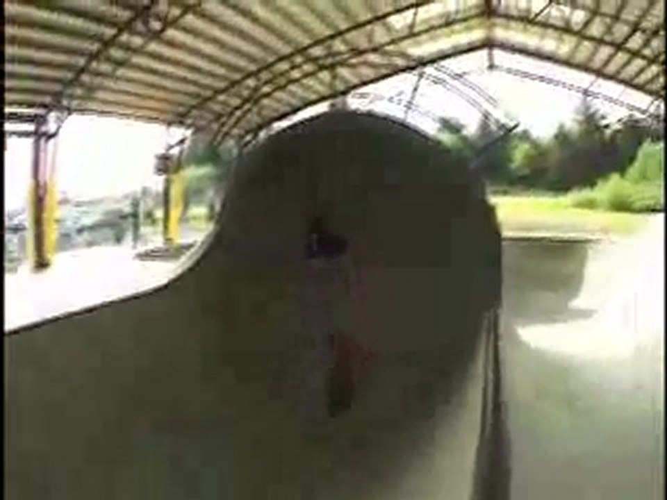 Skiing extreme by Oakley