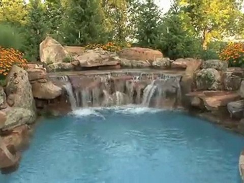 Luxury swimming pool by EPIC Pools