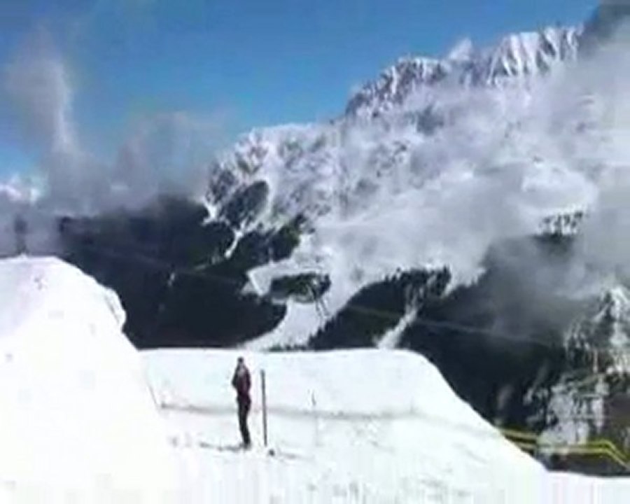 Freestyle skiing in the Meribel Moonpark 2006