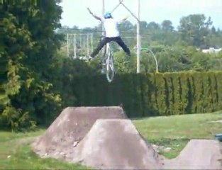 Fun Backyard Tricks for Kids 🏡