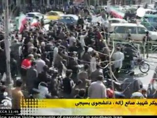 İran'da muhaliflerle rejim yanlıları çatıştı