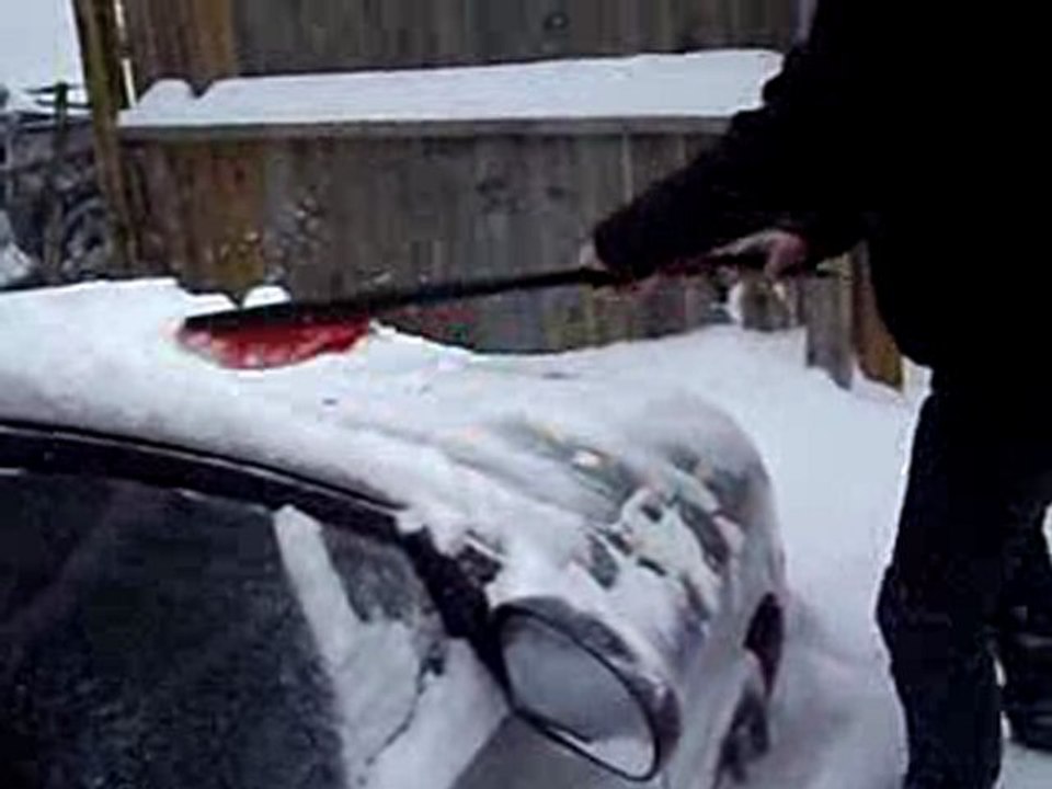 Déneigement voiture 1.AVI