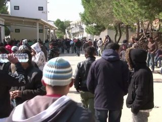 Lampedusa tente d'évacuer les milliers de Tunisiens