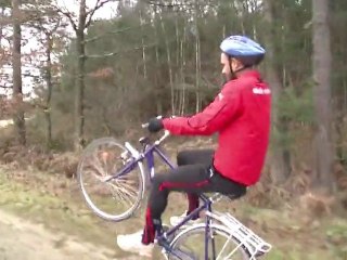 Rouge et Noir : Sortie en vélo