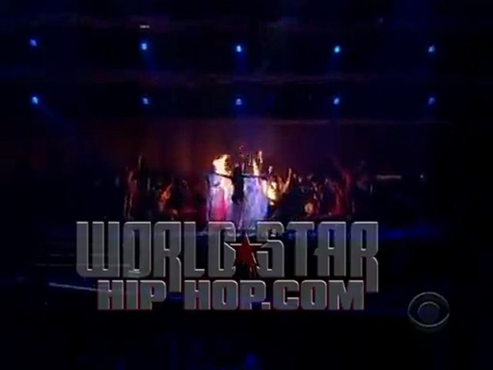 Rihana Ft Drake Performance ' Whats my Name ' Grammy 2011