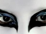 Black Swan Makeup - Dramatic Black Swan Makeup