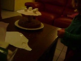 joue cadeau anniv mary 3 ans