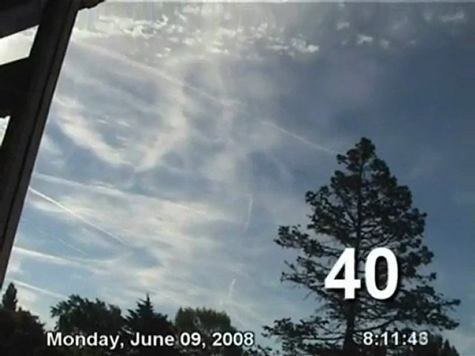 =======✈ 73 avions avant le déjeuner ! chemtrail vs contrail