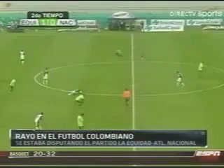 Fulmine in campo: paura tra i giocatori