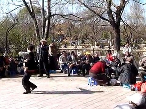 00021 Groupe flokloryque et danse à Kunming en Chine
