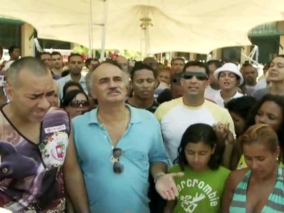 Samba-Karneval in Rio trotz Brand in 'Samba-Stadt'