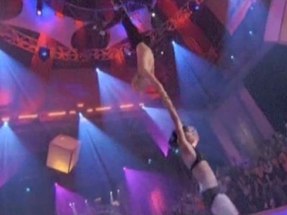 SSENS DUO-aerial acts-presents Art agency Valentino