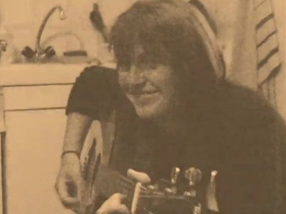 Les Kadric - Saison 1 EPisode 1 : karine chante pour cedric