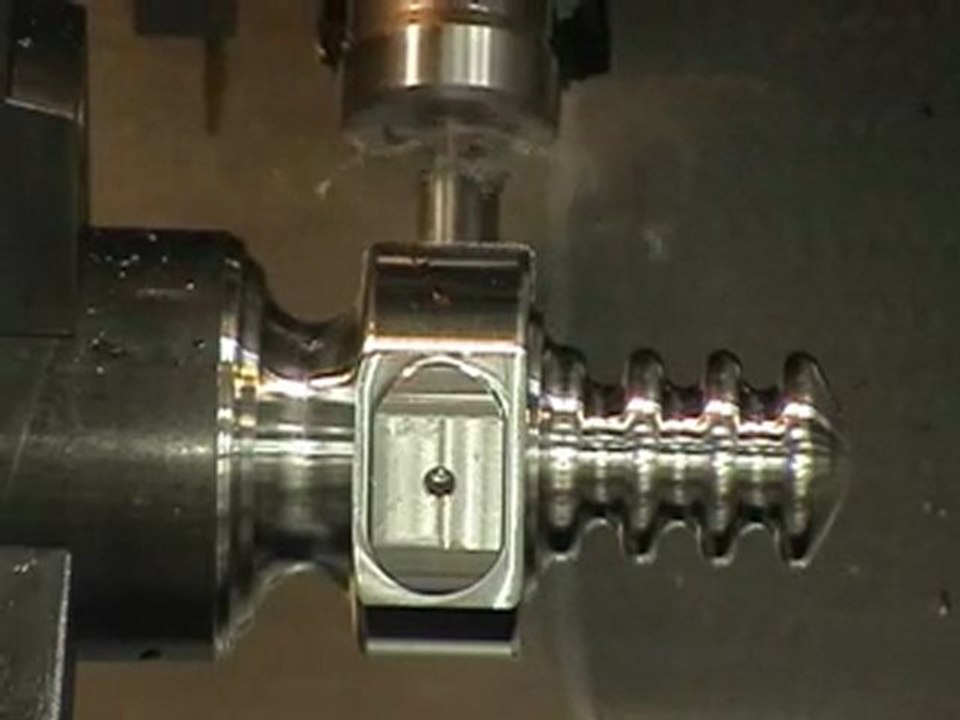 Daewoo 2500 SY Cutting Demo from MCS MachineTools.TV