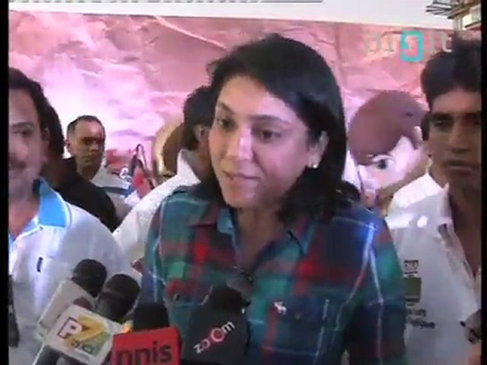 John Abraham With Fans At Carter Road | HQ