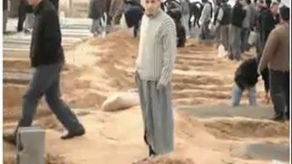 In Libia si scavano fosse comuni