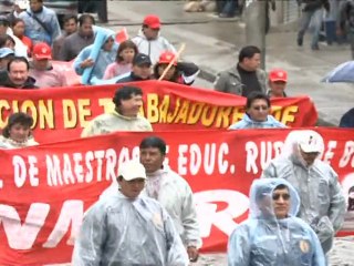 Bolivians strike over food prices