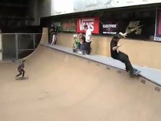 #4 Vans Roll With Us - European Skate Tour