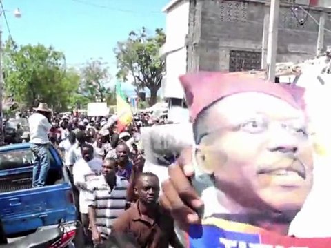 Haïti: manifestation pour le retour de l'ex-président Aristide
