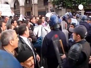 Police pounce on protests in Algiers