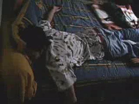 Je pue, tu pues, nous pûmes ! ( Clip )