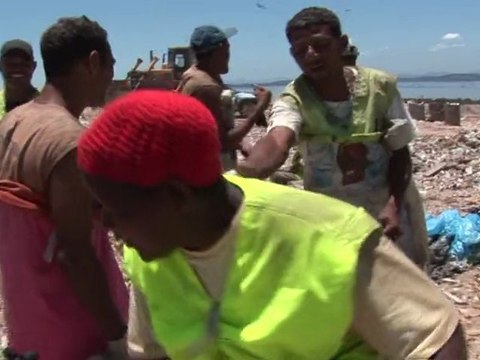 Arabic-Web-Closure of Brazilian dump threatens livelihoods