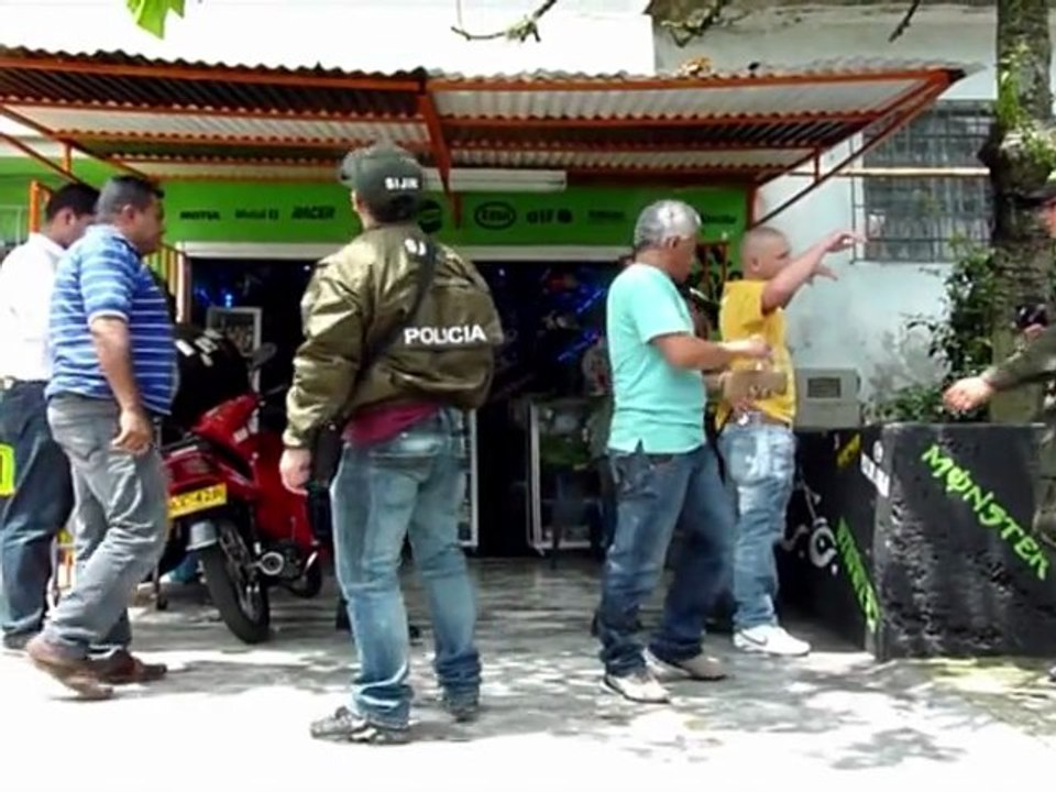 Descente de police contre des gangs en Colombie