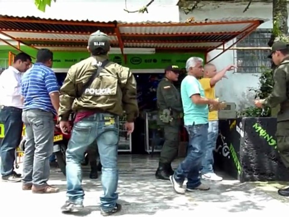 Descente de police contre des gangs en Colombie