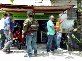 Descente de police contre des gangs en Colombie