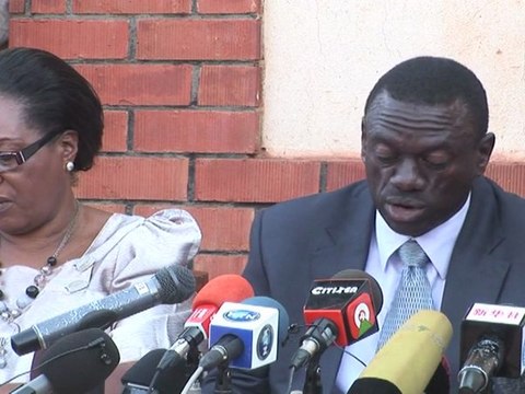 Besigye: opposition observers 'arrested' at polling stations
