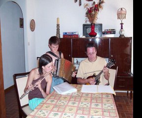 flute traversière et accordéon à la maison