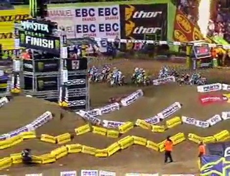 SPEED Supercross Highlights: Chad Reed vs James Stewart