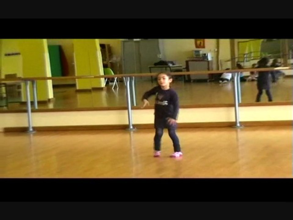 Wassilla danseuse de l'association Cinquieme Art