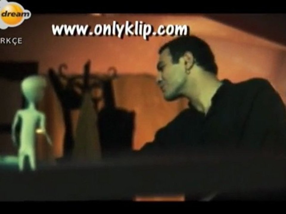 Öztürk - Gülümse  2011 | Orjinal Video Klip HQ | ßy NexteL..