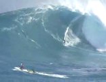Peahi tow-in surfing and some Jaws wash outs
